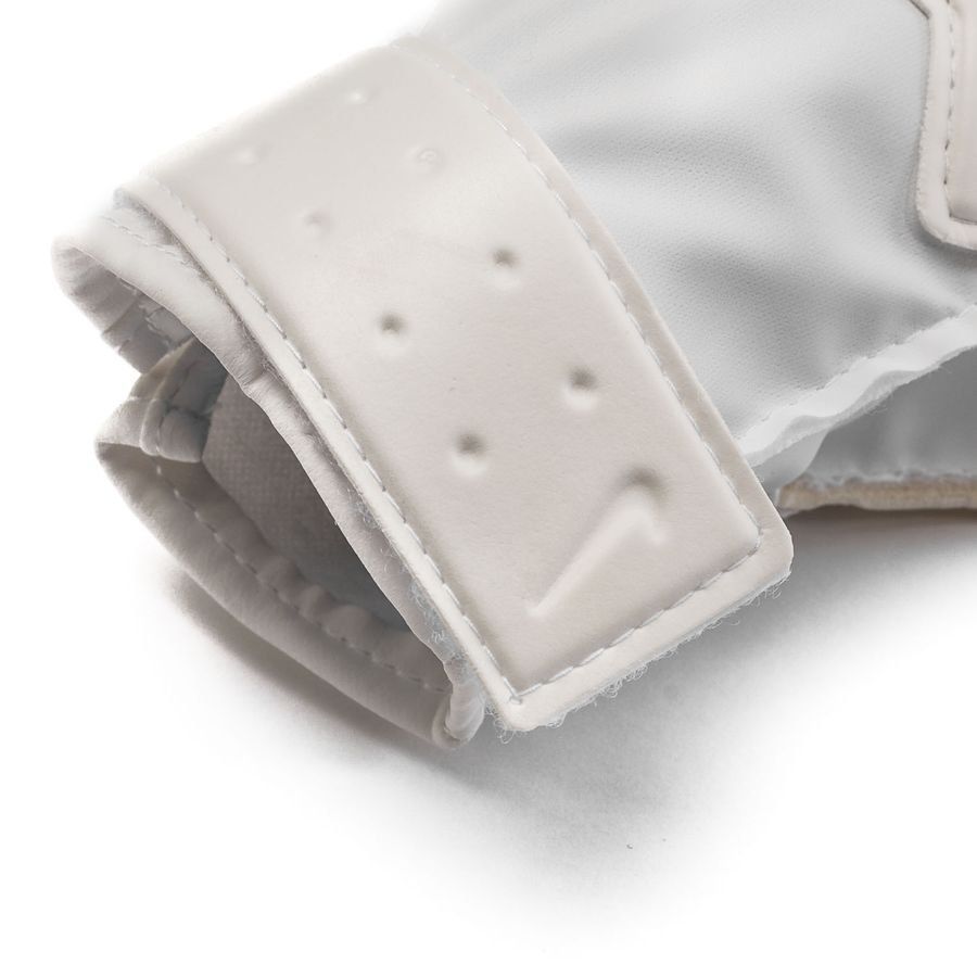 Guantes de portero Nike Match en color blanco y cromado