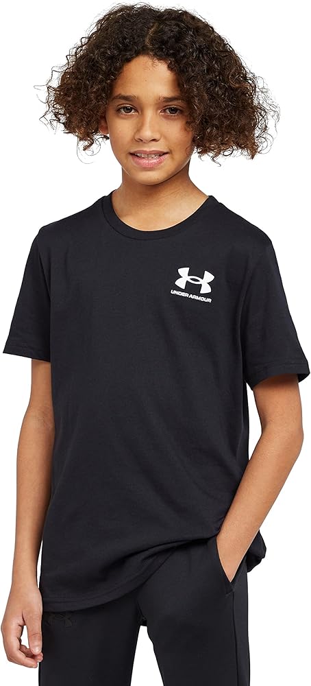 Camiseta deportiva Under Armour para niños en el pecho izquierdo