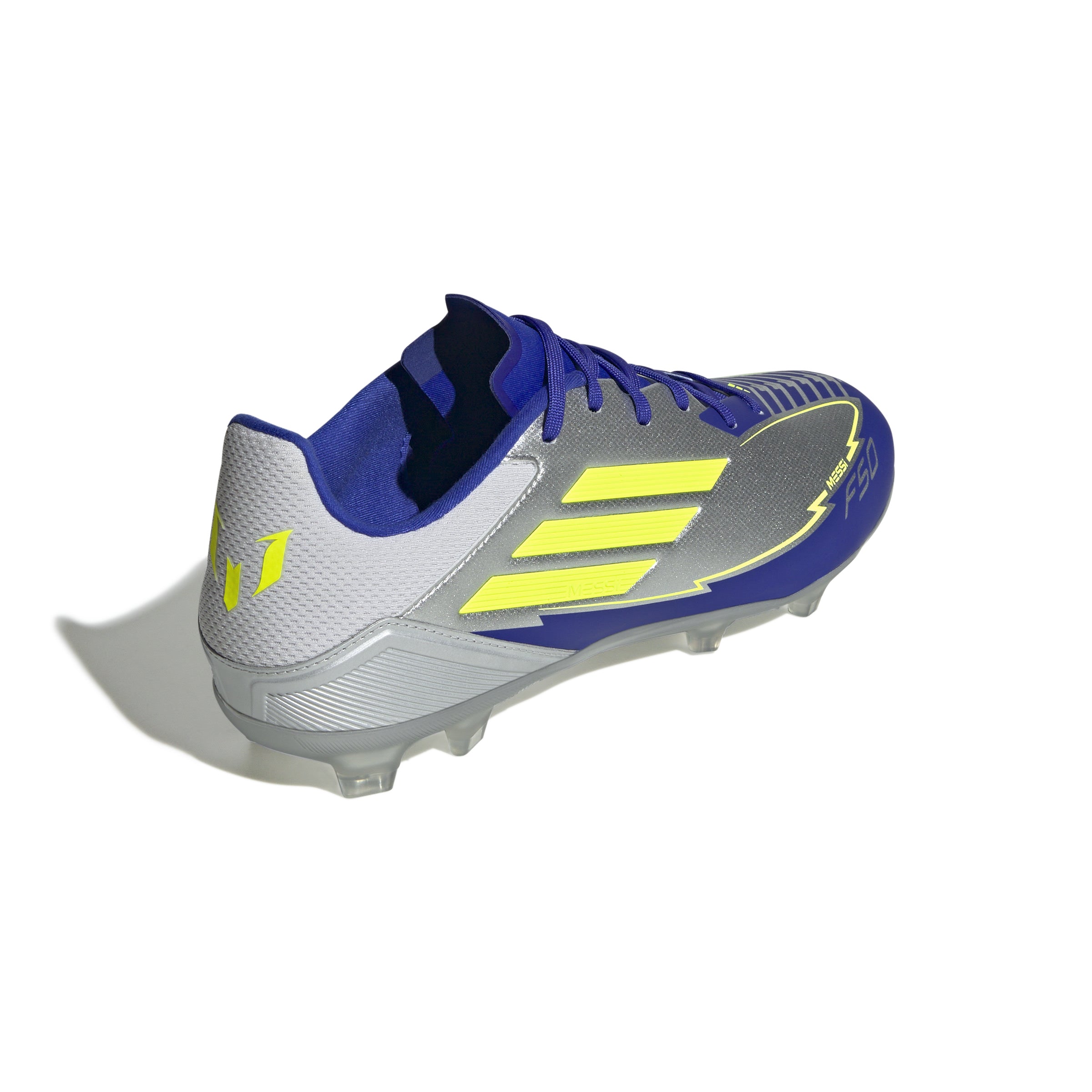 Botas de fútbol para superficies firmes y múltiples superficies adidas F50 League Messi en color plata y amarillo