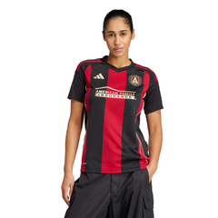 Camiseta local adidas Atlanta United 25 para mujer, color negro