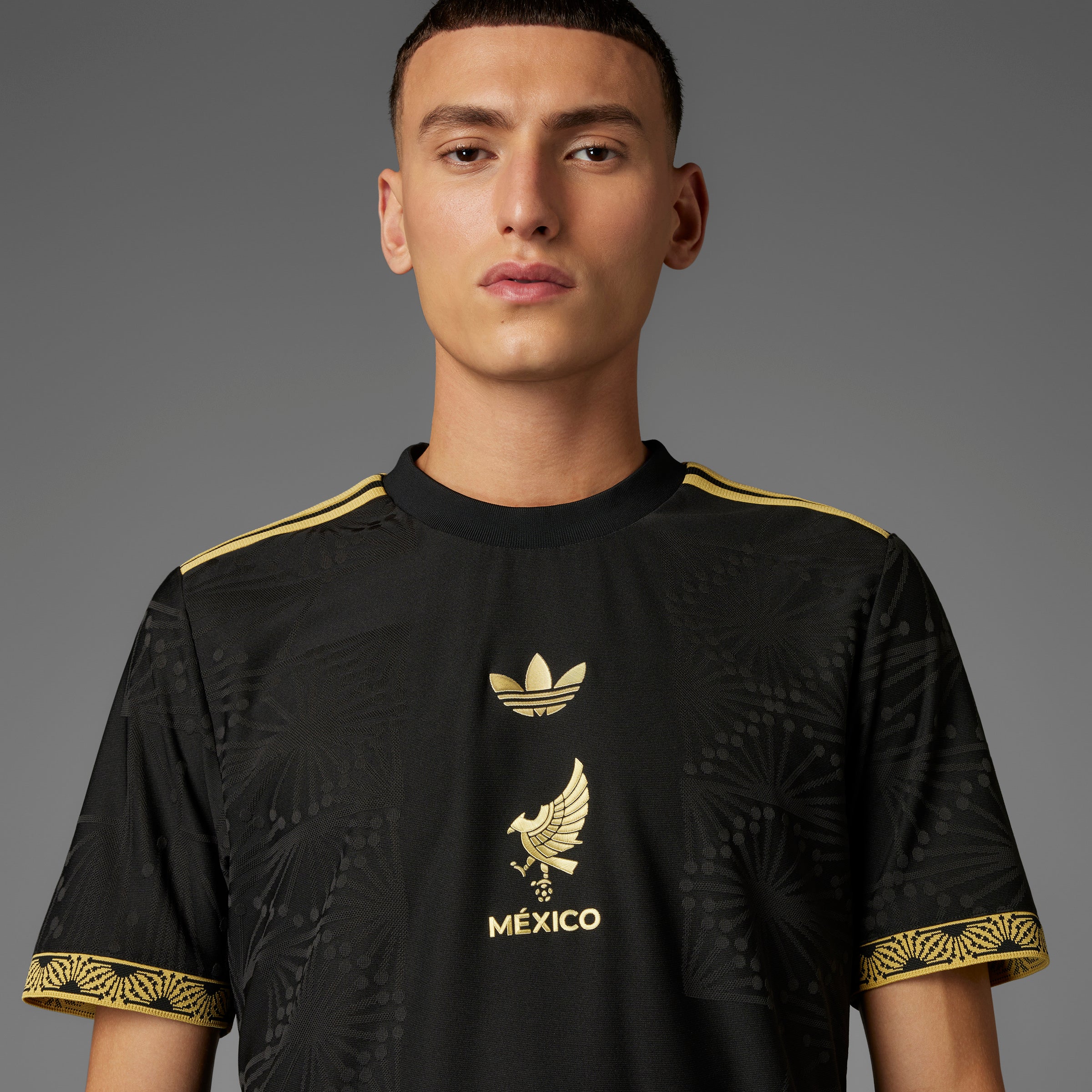 Camiseta adidas de México dorada para hombre 25 negra