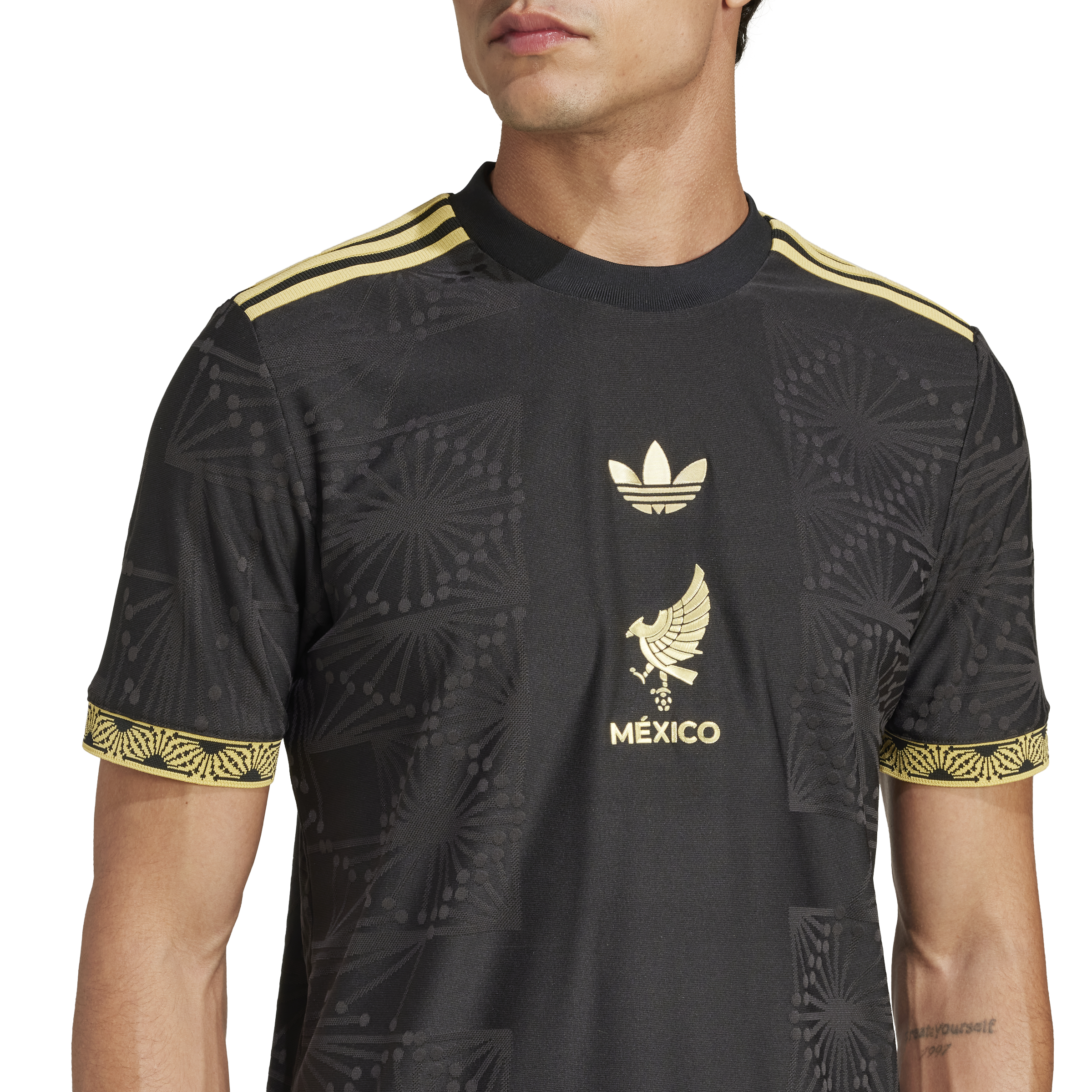 Camiseta adidas de México dorada para hombre 25 negra