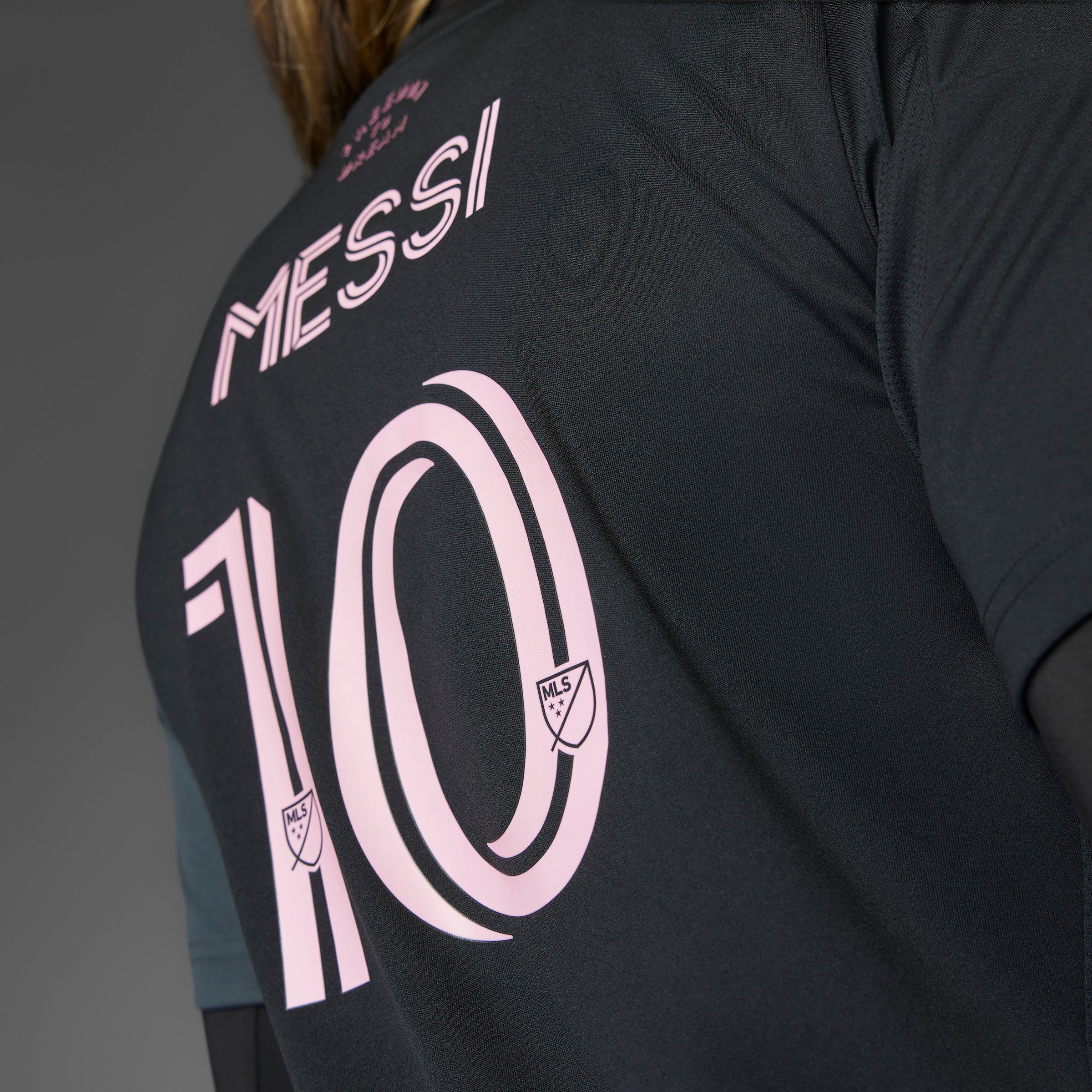 Camiseta visitante adidas Messi Inter Miami CF 24/25 para mujer, color negro