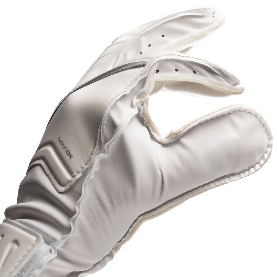 Guantes de portero Nike Match en color blanco y cromado